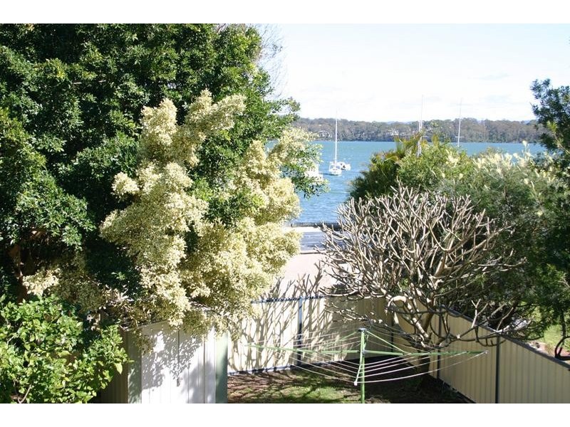 13 The Cut, Mannering Park NSW 2259