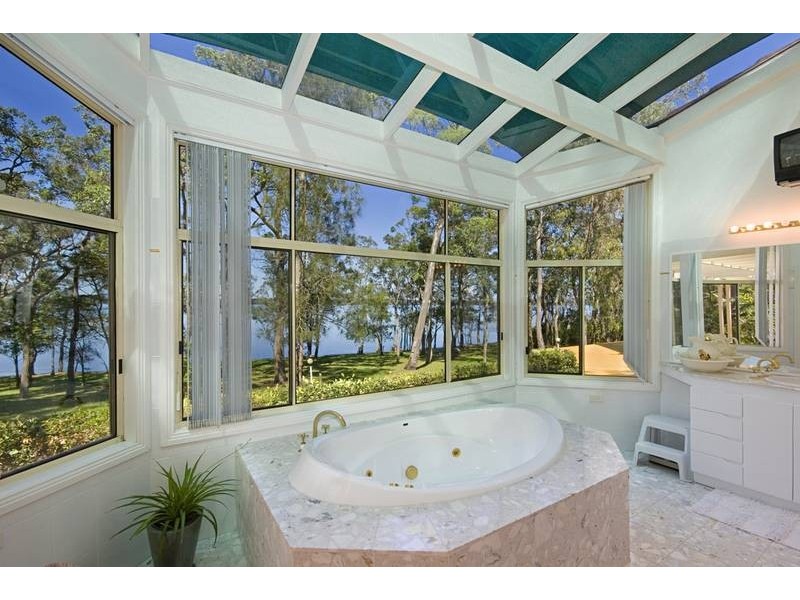 275 Cams Boulevard, Summerland Point NSW 2259