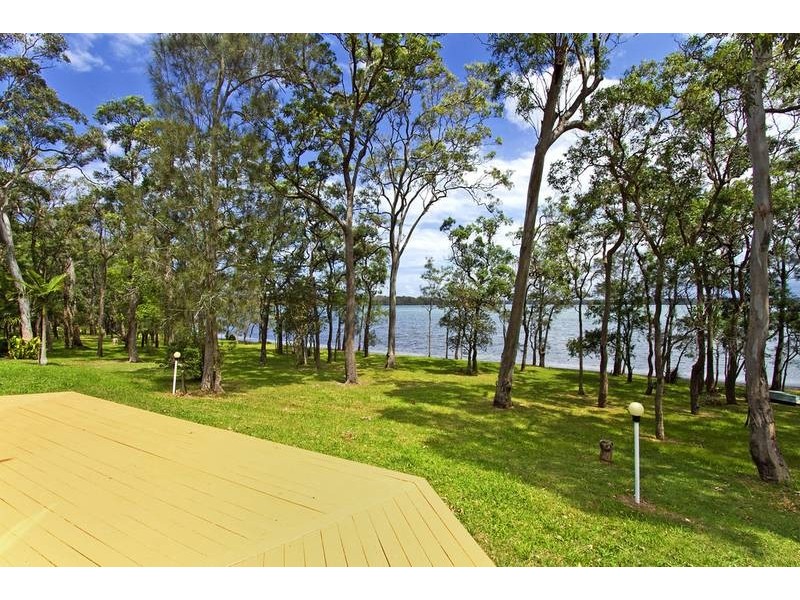 275 Cams Boulevard, Summerland Point NSW 2259