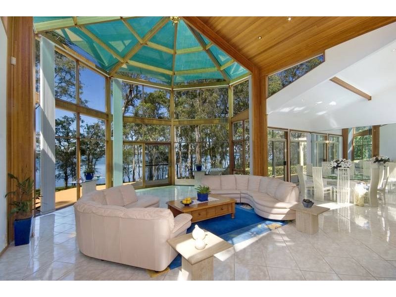 275 Cams Boulevard, Summerland Point NSW 2259