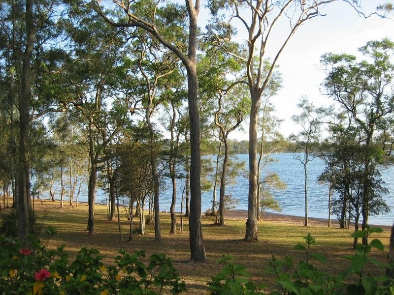 275 Cams Boulevard, Summerland Point NSW 2259