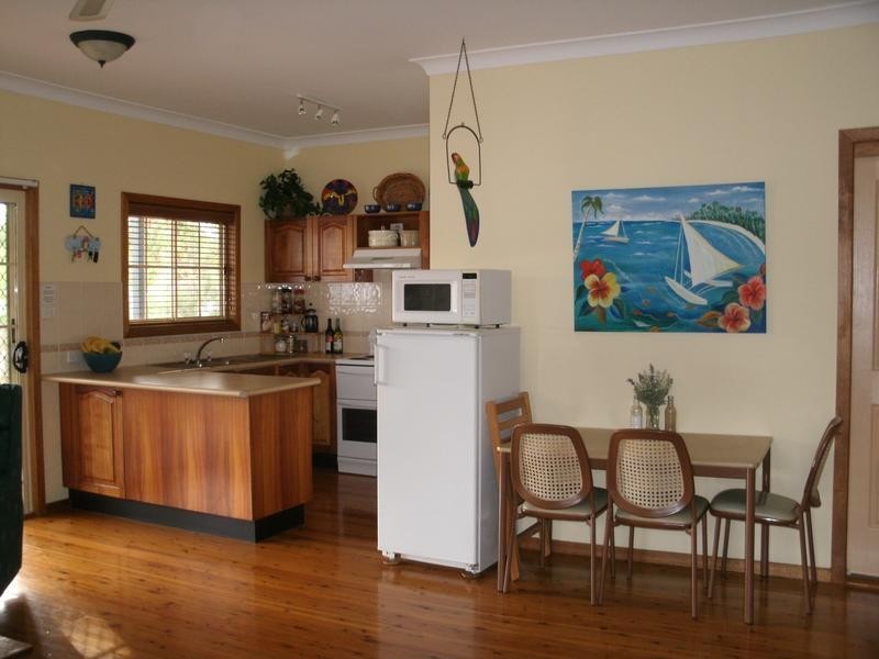 48 Warrina Avenue, Summerland Point NSW 2259