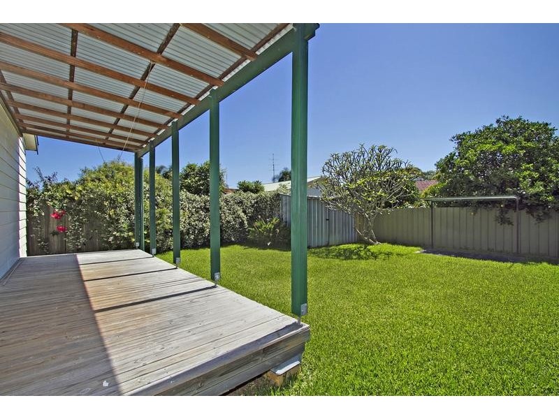 27 Ravenswood Street, Mannering Park NSW 2259