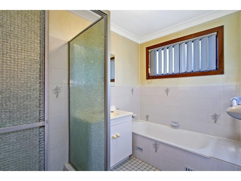 27 Ravenswood Street, Mannering Park NSW 2259