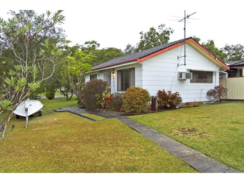 77 Cams Boulevard, Summerland Point NSW 2259