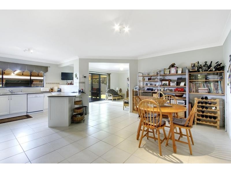 12 Illawong Road, Summerland Point NSW 2259