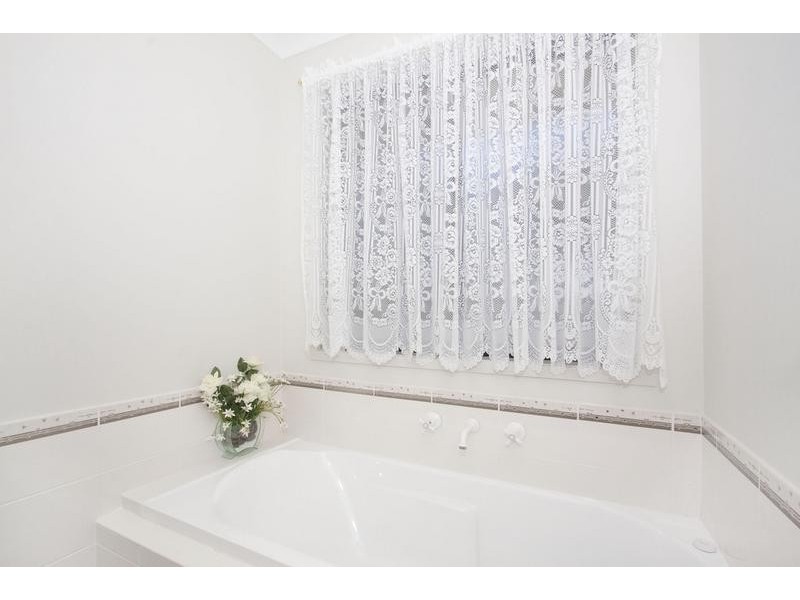 12 Illawong Road, Summerland Point NSW 2259