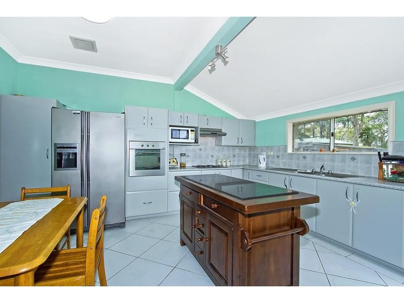 17 Lake Street, Wyee Point NSW 2259