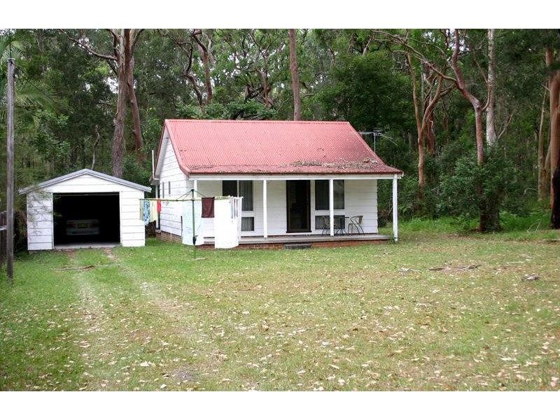 31 Karoola Avenue, Chain Valley Bay NSW 2259