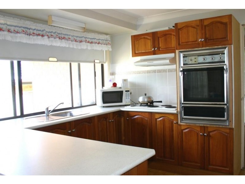 2 Cheryl Street, Mannering Park NSW 2259