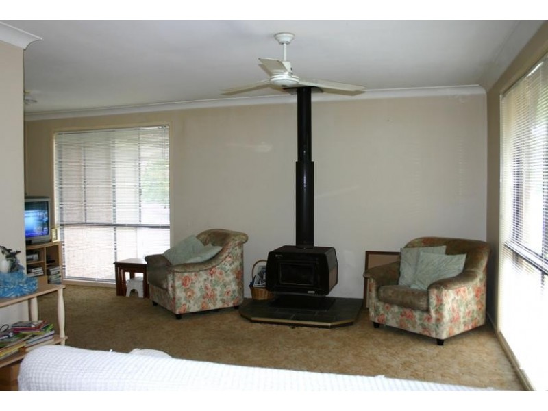 2 Cheryl Street, Mannering Park NSW 2259