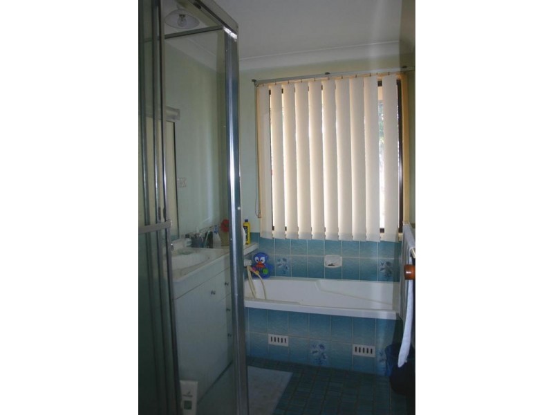 2 Cheryl Street, Mannering Park NSW 2259