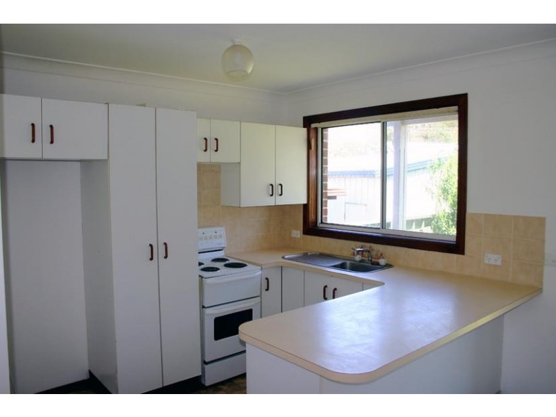 4 Larapinta Street, Gwandalan NSW 2259