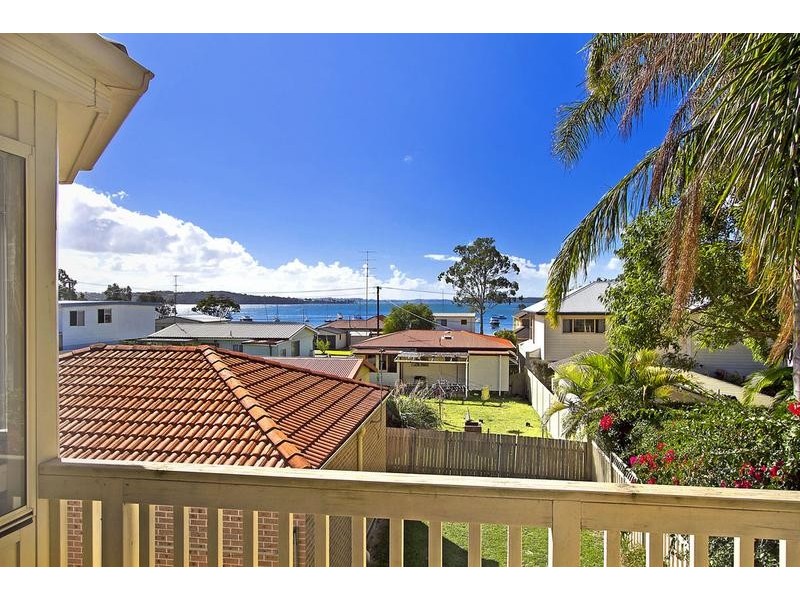 49 Cams Boulevard, Summerland Point NSW 2259