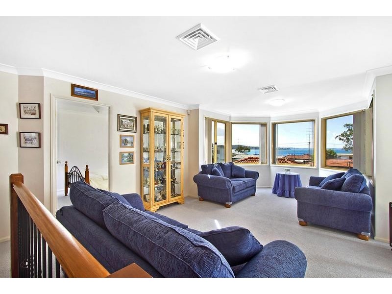 49 Cams Boulevard, Summerland Point NSW 2259