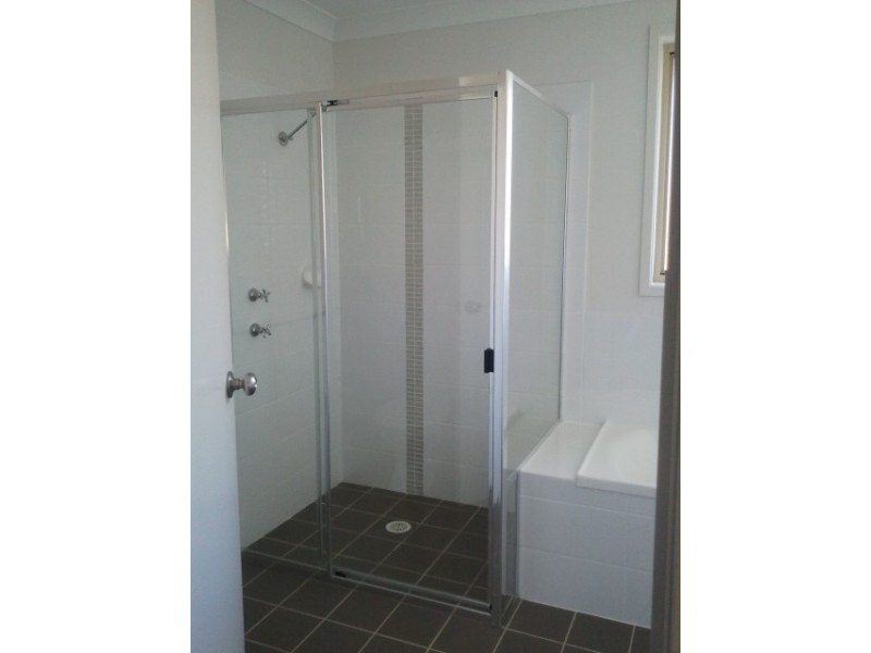 1 Yarra Place, Wadalba NSW 2259