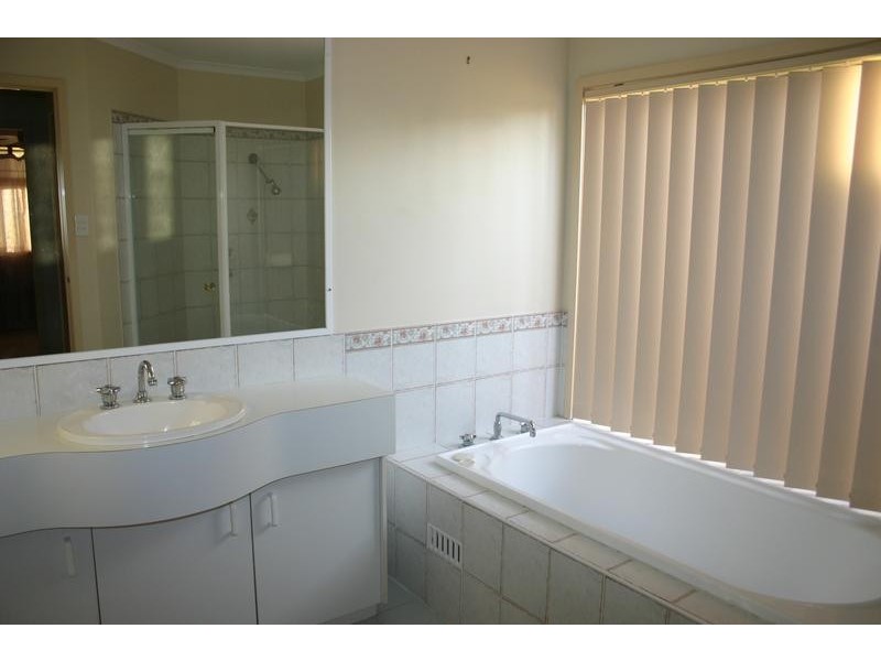 98 Yeramba Road, Summerland Point NSW 2259