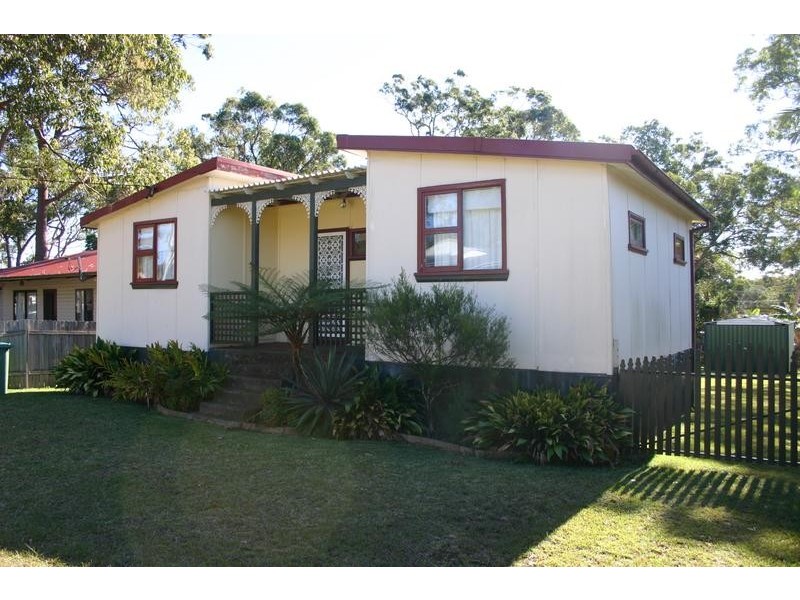 14 Warrina Avenue, Summerland Point NSW 2259