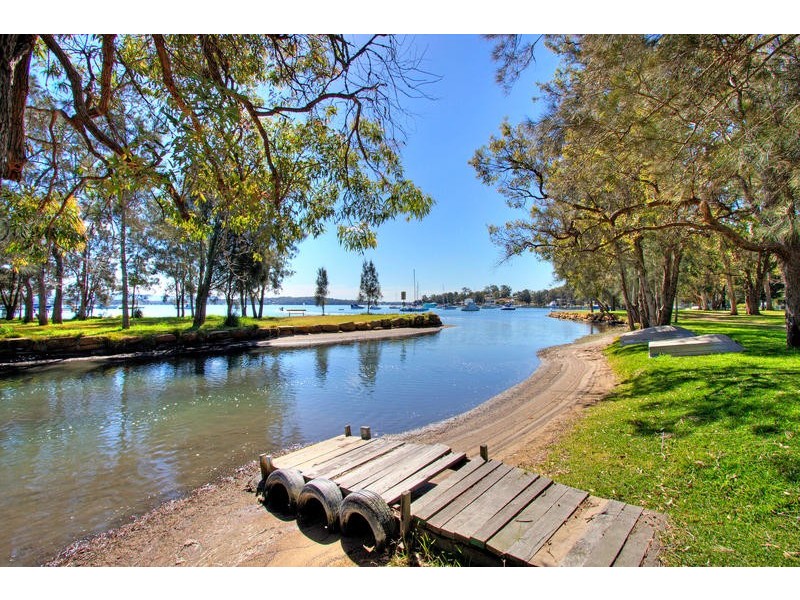 12 Ginganup Road, Summerland Point NSW 2259