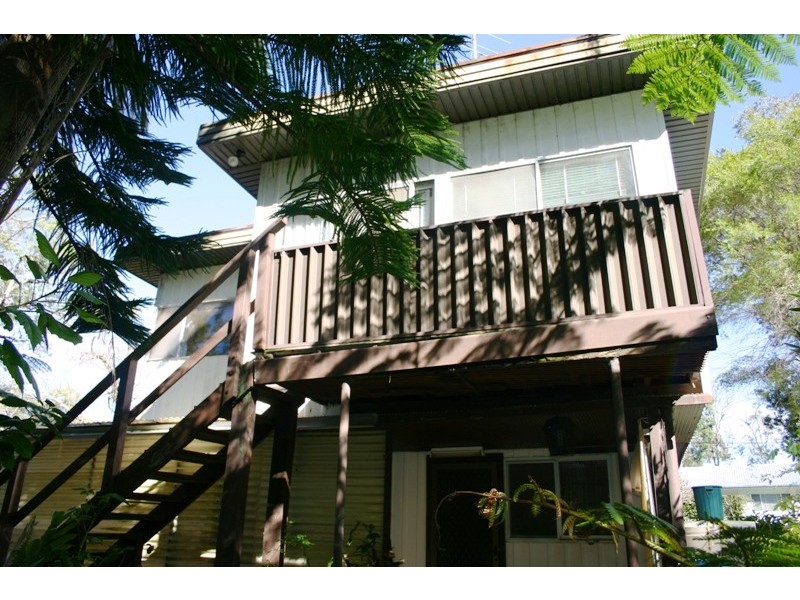 1 Birrabang Avenue, Summerland Point NSW 2259
