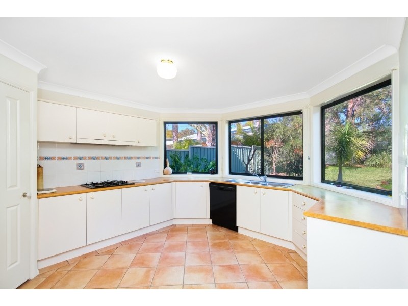 5 Bambury Avenue, Summerland Point NSW 2259