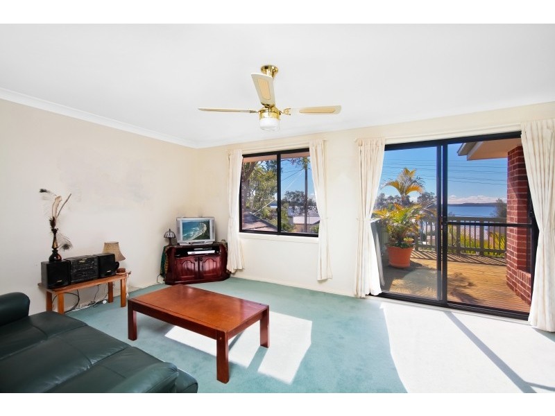 5 Bambury Avenue, Summerland Point NSW 2259