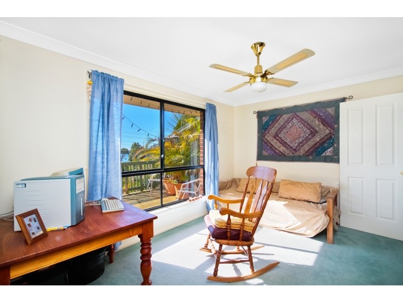 5 Bambury Avenue, Summerland Point NSW 2259