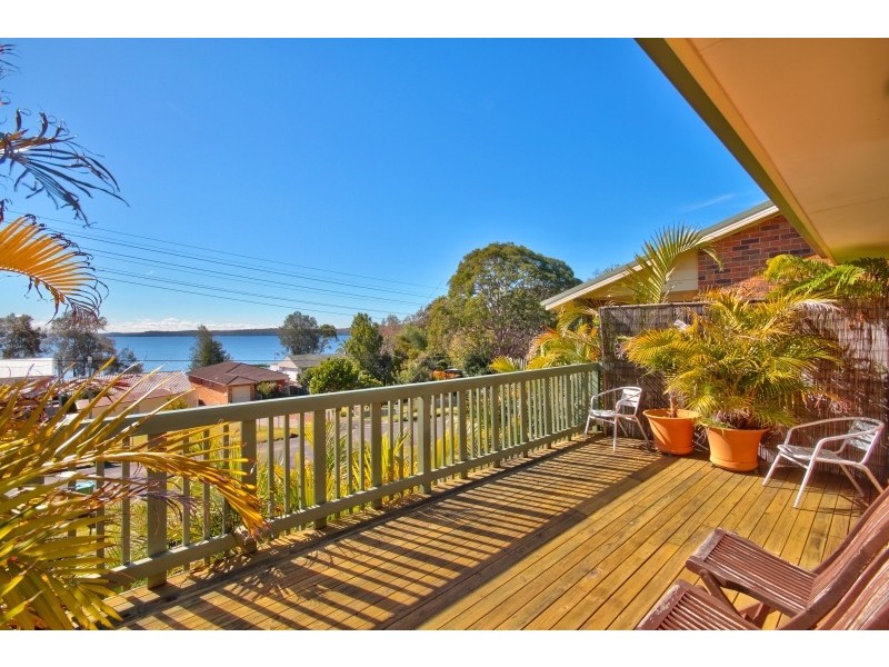 5 Bambury Avenue, Summerland Point NSW 2259