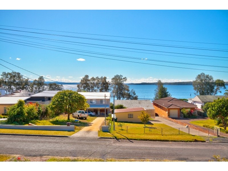5 Bambury Avenue, Summerland Point NSW 2259