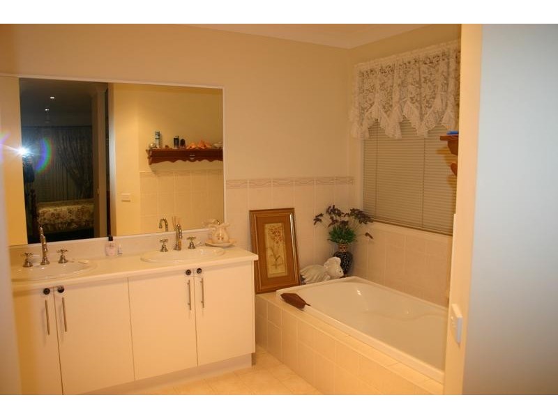 27 Mebbin Circuit, Woongarrah NSW 2259
