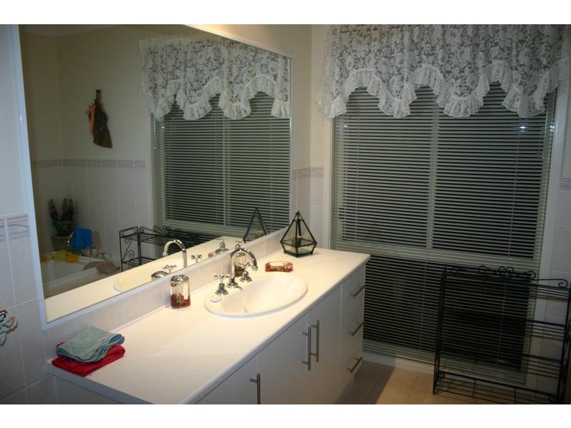 27 Mebbin Circuit, Woongarrah NSW 2259
