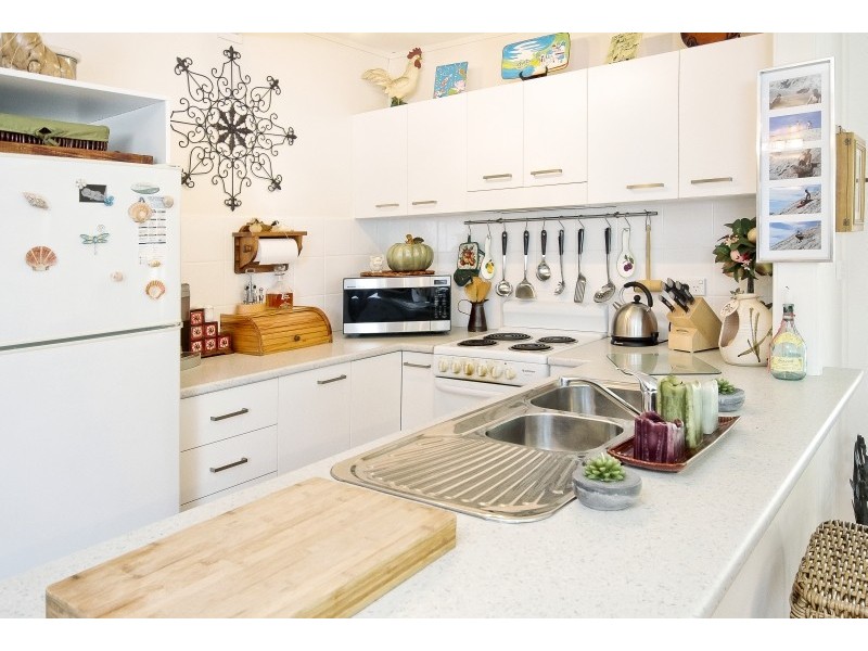 11 Bambara Avenue, Summerland Point NSW 2259