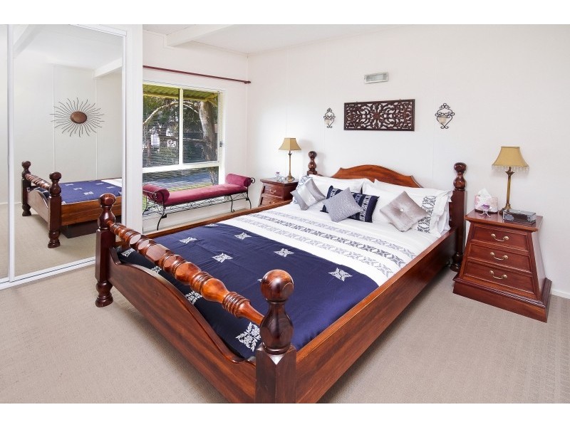 11 Bambara Avenue, Summerland Point NSW 2259