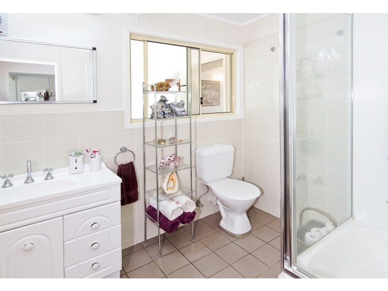 11 Bambara Avenue, Summerland Point NSW 2259