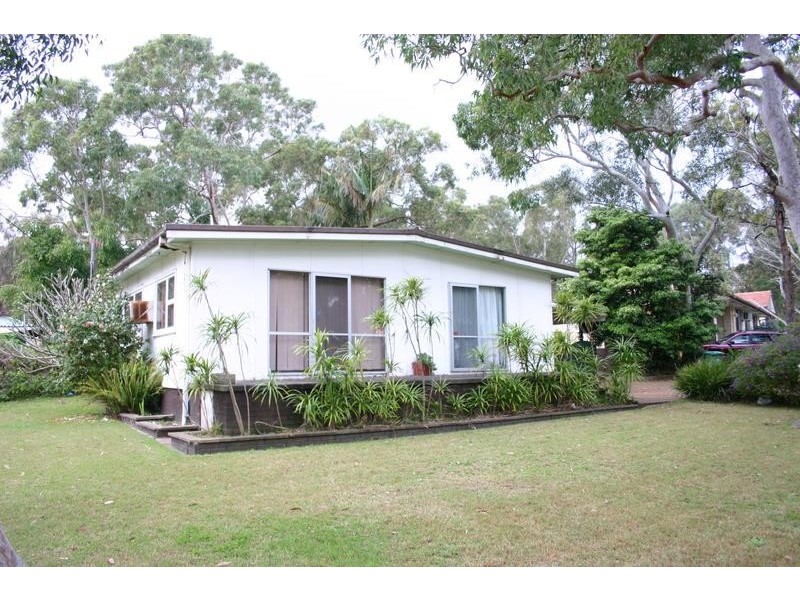223 Elizabeth Bay Drive, Lake Munmorah NSW 2259