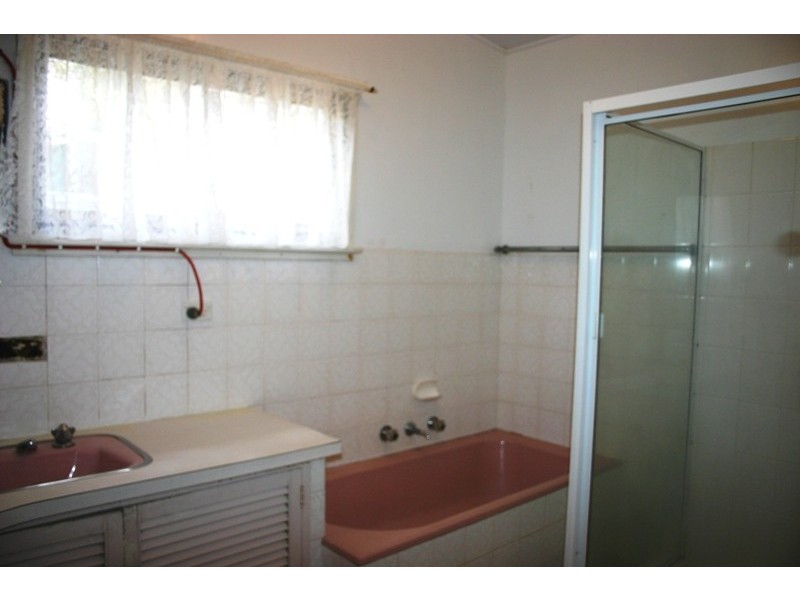 223 Elizabeth Bay Drive, Lake Munmorah NSW 2259