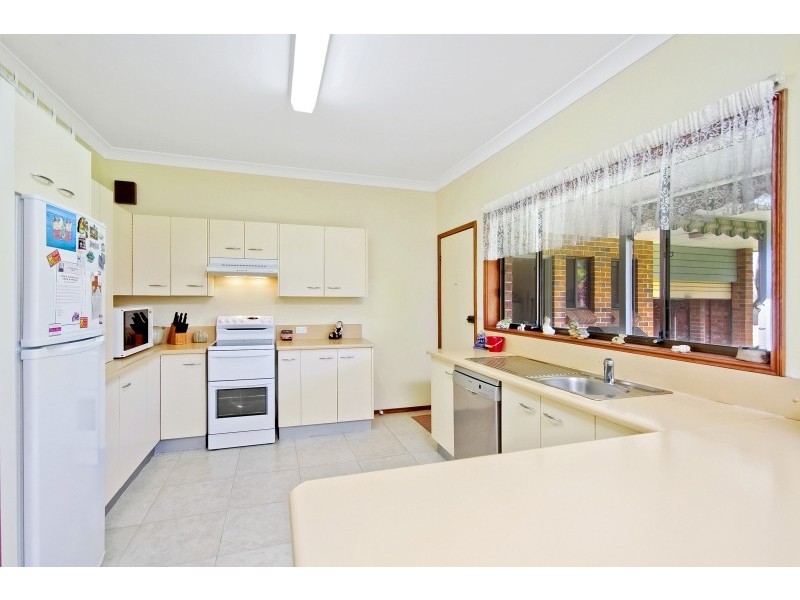 30 Findlay Avenue, Chain Valley Bay NSW 2259