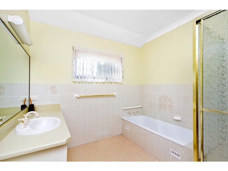 30 Findlay Avenue, Chain Valley Bay NSW 2259