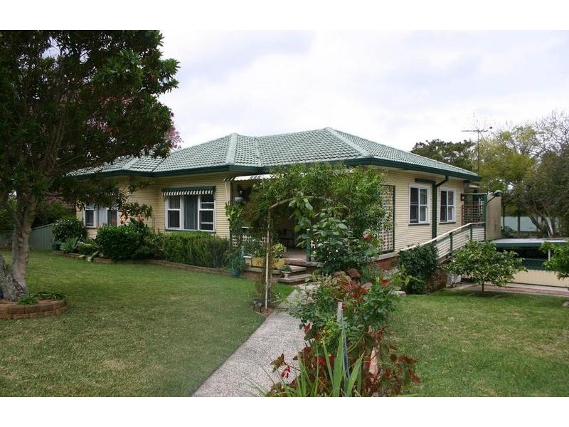 42 Vales Road, Mannering Park NSW 2259