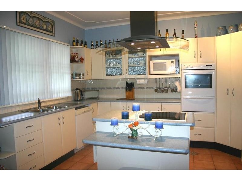 42 Vales Road, Mannering Park NSW 2259