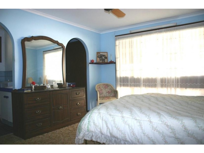 4 Kevin Street, Mannering Park NSW 2259