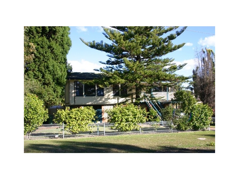 9 Waverley Road, Mannering Park NSW 2259