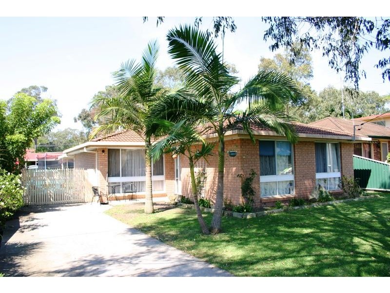 13 Barclay Avenue, Mannering Park NSW 2259