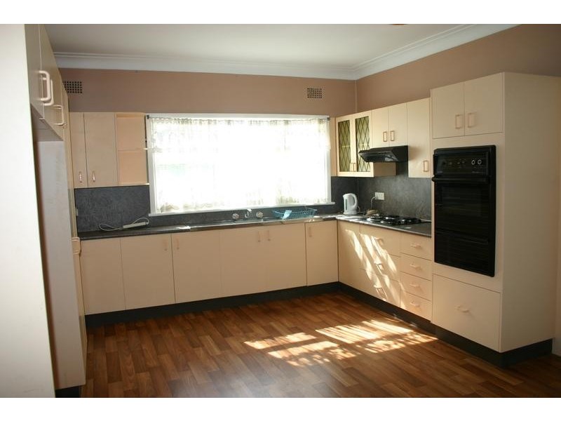 4 Monterey Avenue, Mannering Park NSW 2259