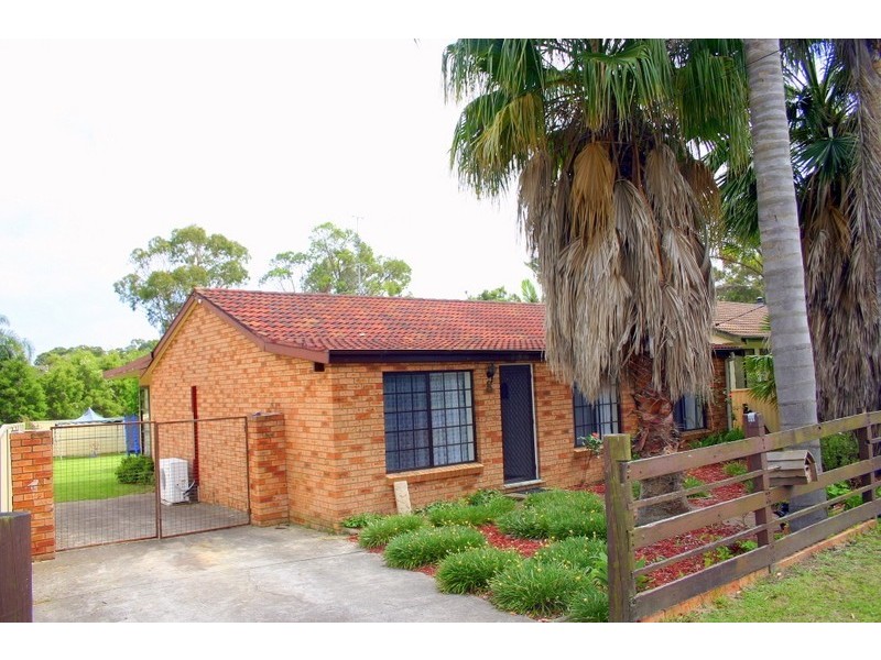 8 Catherine Street, Mannering Park NSW 2259