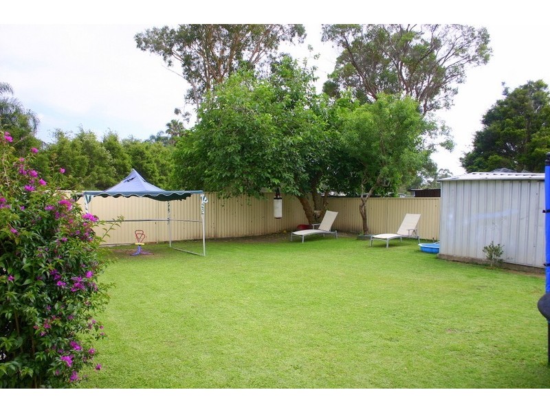 8 Catherine Street, Mannering Park NSW 2259