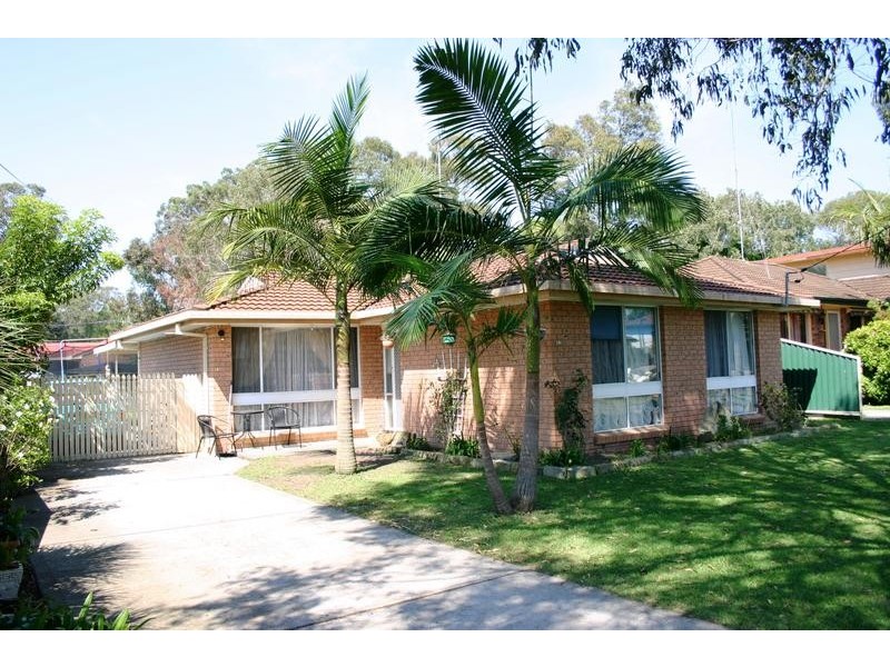 13 Barclay Avenue, Mannering Park NSW 2259