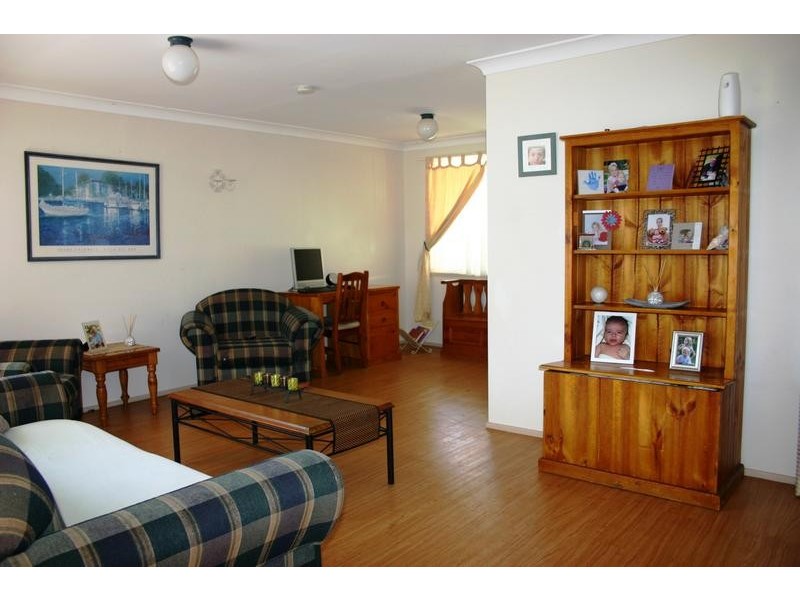 13 Barclay Avenue, Mannering Park NSW 2259