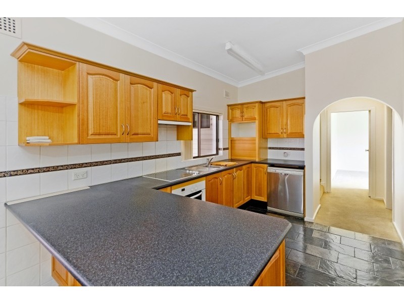 15 Illawong Road, Summerland Point NSW 2259