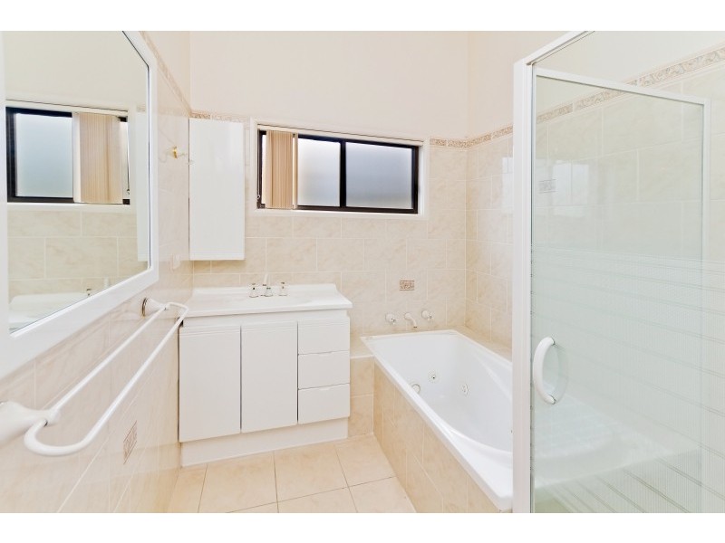 15 Illawong Road, Summerland Point NSW 2259